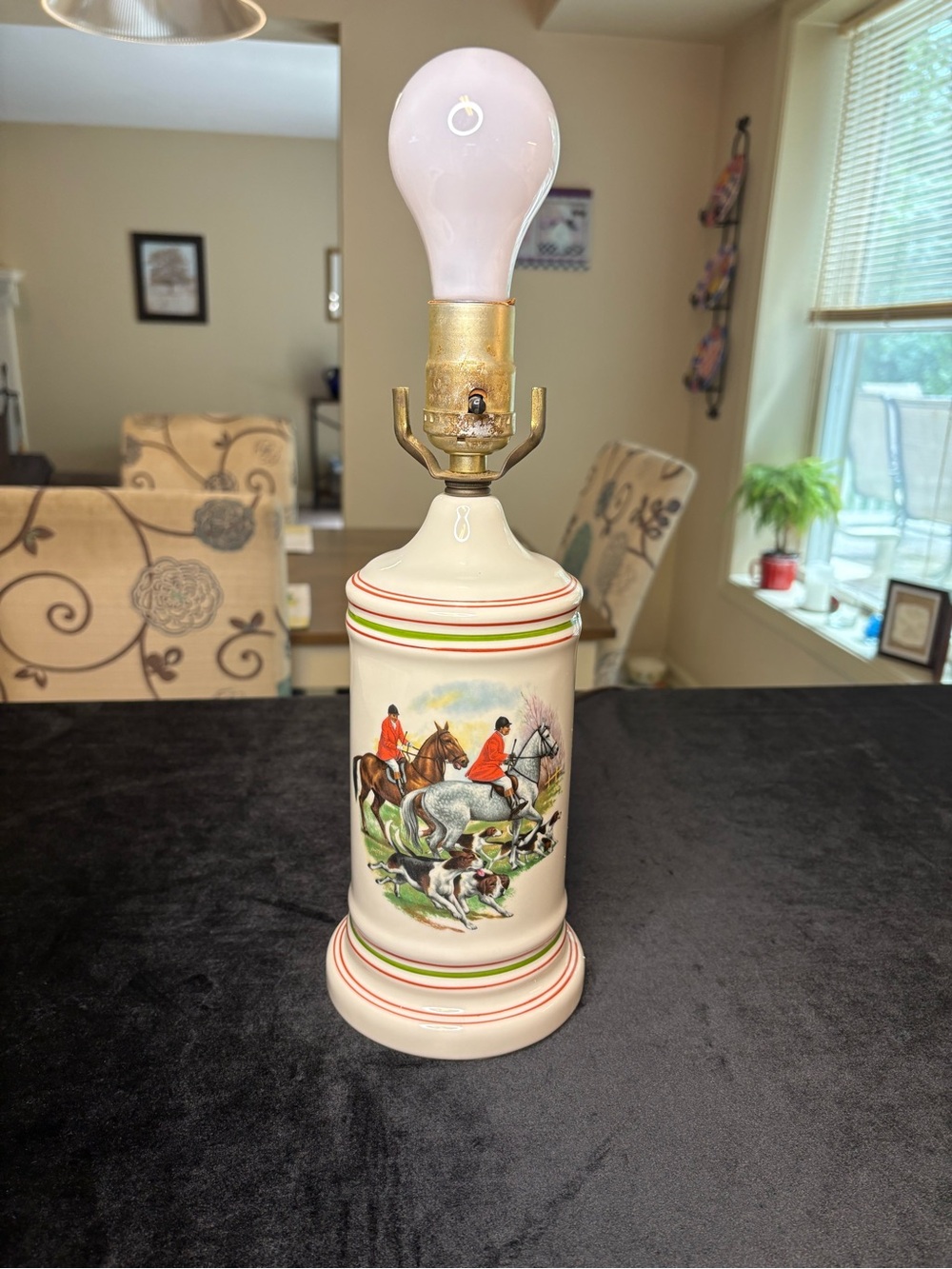 Vintage Porcelain Pfaltzgraff Fox Hinting Scene Table Lamp
